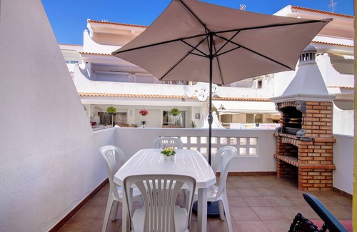 Alfa-Mar House | Holiday Home 'V2 A 400 M Da Praia Da Falésia' with Private Terrace, Balcony and Wi-Fi