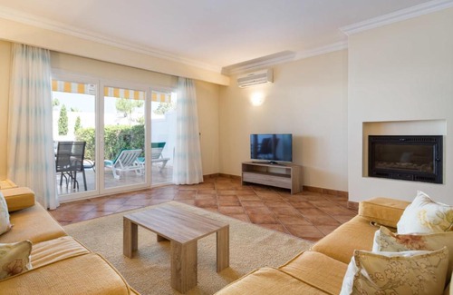 Vale do Garrao House | Holiday Home V2 Garrão 650m from the beach by Interhome