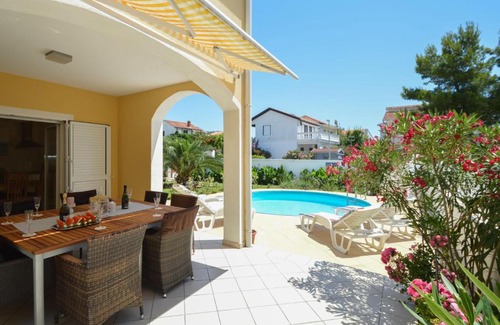 Tribunj House | Holiday Home Valdor by Interhome