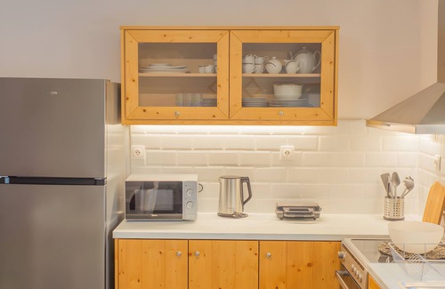 Andros House | Holiday Home 'Varidi' with Mountain View, Wi-Fi and Air Conditioning