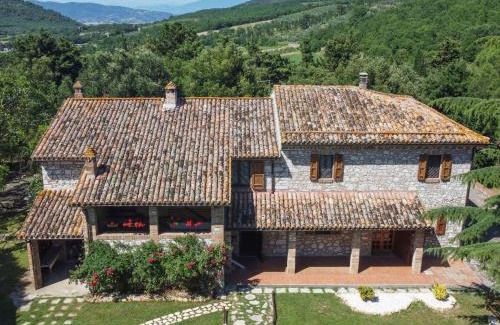 Massa Martana House | Holiday Home Vepres by Interhome