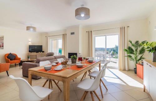 Monte Raposo House | Holiday Home Vila Caravela by Interhome