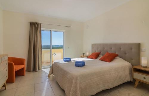 Monte Raposo House | Holiday Home Vila Caravela by Interhome