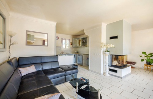 Le Tignet Villa | Holiday Home 'Villa 6 Pers Avec Piscine' with Private Pool, Wi-Fi and Air Conditioning