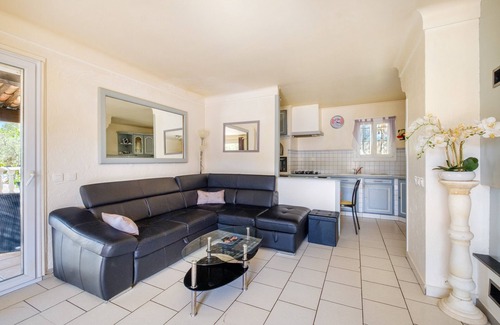 Le Tignet Villa | Holiday Home 'Villa 6 Pers Avec Piscine' with Private Pool, Wi-Fi and Air Conditioning