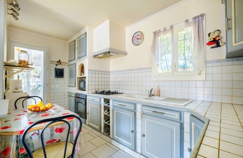 Le Tignet Villa | Holiday Home 'Villa 6 Pers Avec Piscine' with Private Pool, Wi-Fi and Air Conditioning