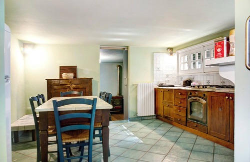 Orino House | Holiday Home 'Villa Della Rocca' with Private Terrace, Balcony and Wi-Fi