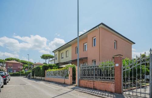 Viareggio House | Holiday Home Villa Margherita by Interhome