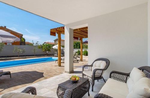 Pinezici House | Holiday Home Villa Mira by Interhome