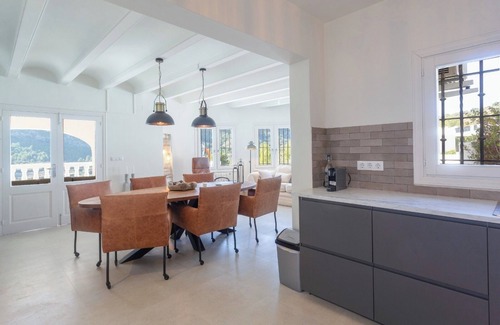 Pedreguer House | Holiday Home 'Villa Vino' with Mountain View, Wi-Fi and Air Conditioning