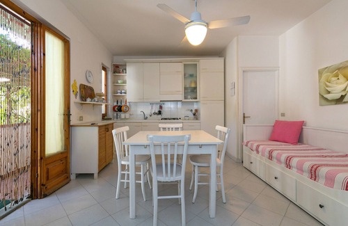 Marina di Cecina House | Holiday Home 'Villetta Gioia Vicino Al Mare' with Private Terrace