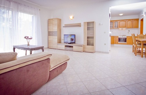 Dazlina House | Holiday Home Vinac - Three Bedroom Holiday home with Pool