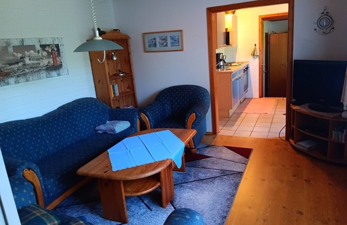 Altenwalde House | Holiday Home 'Von Bargen' with Private Terrace, Shared Garden and Wi-Fi