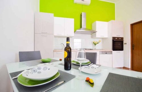 Manjadvorci House | Holiday home with air conditioning