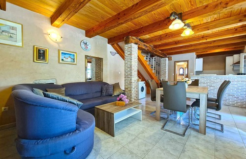 Kavran House | Holiday home with air conditioning