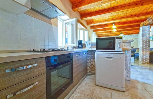 Kavran House | Holiday home with air conditioning