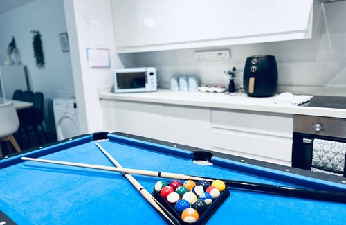 Petham House | Holiday Home with Free Parking,Pool Table&Hot tub