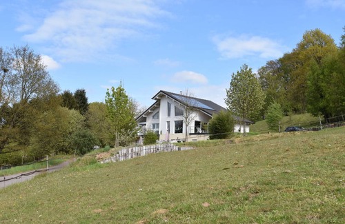 Varsberg House | Holiday home with beautiful view on the village
