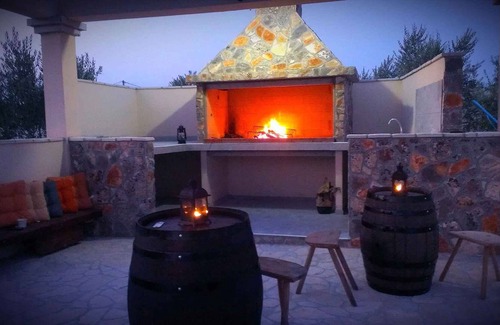 Benkovac House | Holiday home with pool and air conditioning