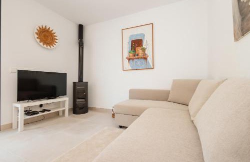 Urbanizacion Costabella House | Holiday home with large sunny terrace, Costabella