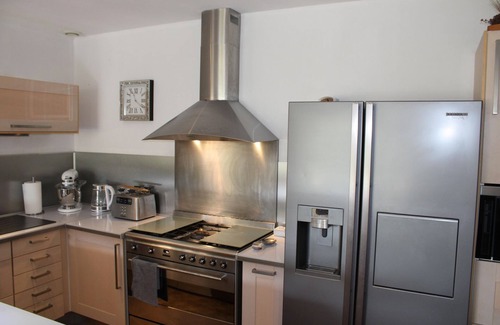 Dauphin House | Holiday home with large garden and pool