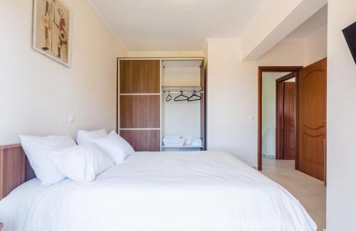 Polichrono House | Holiday home with panoramic view of the forest