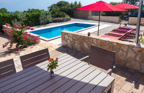 Garica House | Holiday home with pool and fenced garden