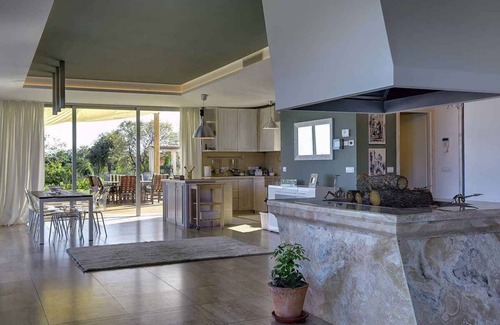 Peruski House | Holiday home with pool and air conditioning