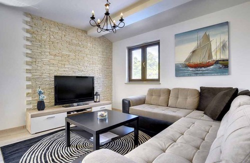 Mali Vareski House | Holiday home with pool and air conditioning