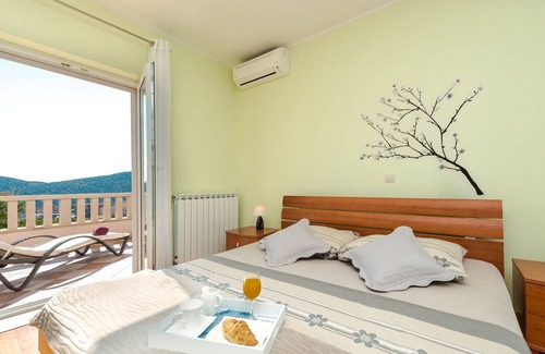 Zvekovica House | Holiday home with private heated pool near Dubrovnik