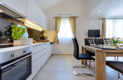 Zaton House | Holiday Home with Private heated Pool, Sea view & Basketball Court