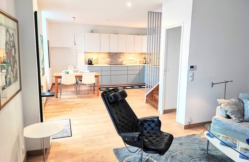 Treffiagat House | Holiday home with sauna 40m from the beach