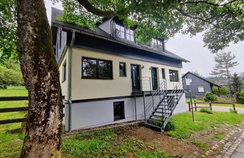 Friedrichshoehe Apartment | Holiday Home with Terrace, cleaning included