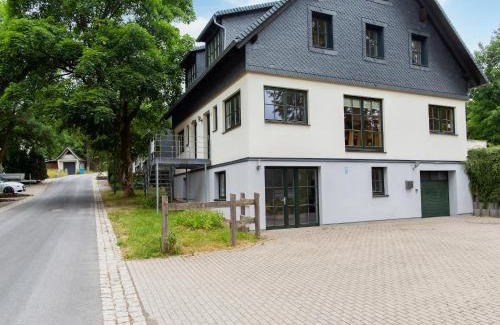 Friedrichshoehe Apartment | Holiday Home with Terrace, cleaning included