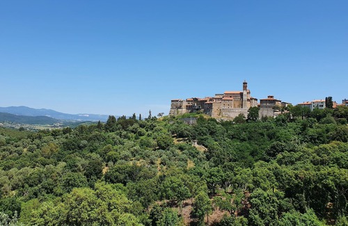 Caldana Apartment | holiday home with view to Maremma, romantic village, balcony, near the sea