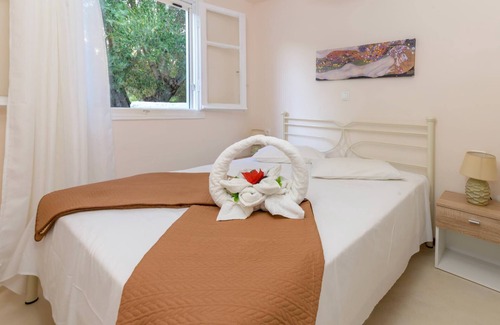 Spartia House | Holiday Home "Zoumpouli 3" with Sea View, Garden & Wi-Fi