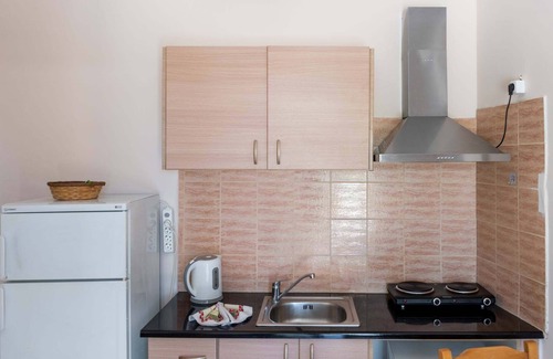 Spartia House | Holiday Home "Zoumpouli 1" with Sea View, Garden & Wi-Fi