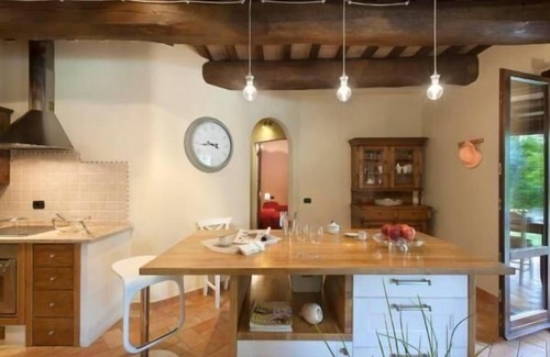Acqualagna House | Holiday house Acqualagna for 1 - 12 persons with 6 bedrooms - Holiday home