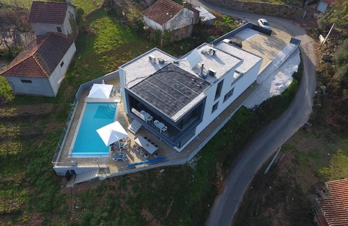 Molares House | Holiday house Canedo de Basto for 1 - 10 persons with 4 bedrooms - Holiday house