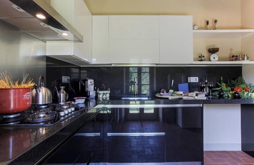 Ruota House | Holiday house Colle di Compito for 1 - 6 persons with 3 bedrooms - Holiday home