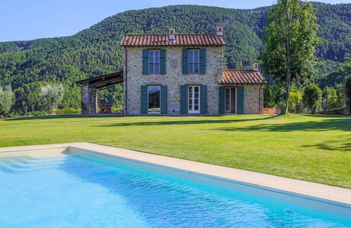 Ruota House | Holiday house Colle di Compito for 1 - 6 persons with 3 bedrooms - Holiday home