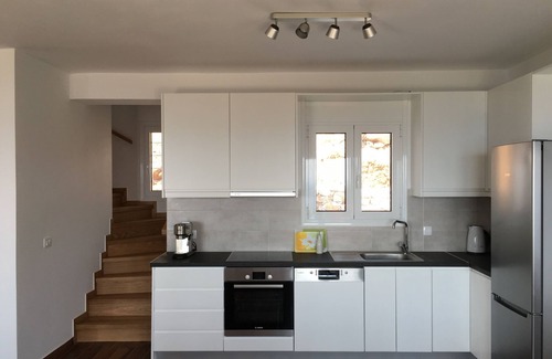 Livadi House | Holiday house for up to 6 people with fantastic sea views