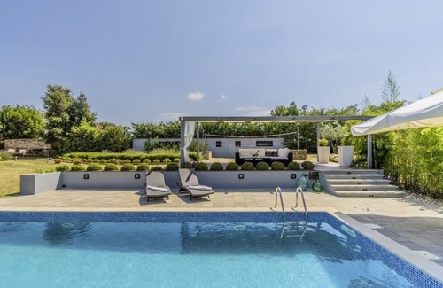 Muntic Villa | Holiday house Istria Moderna * 3000 m2 garden, private pool, BBQ, WiFi