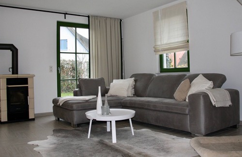 Rosenhagen House | Holiday house "Jolle" Free WiFi, thatched roof, infrared sauna