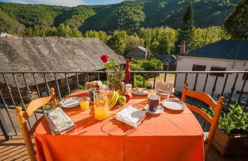 La Omanuela House | Holiday house La Omañuela for 1 - 2 persons with 1 bedroom - Casa Rural