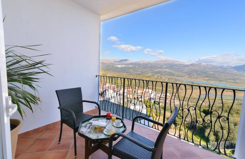 Vinuela House | Holiday house Los Romanes for 1 - 20 persons with 8 bedrooms - Holiday house