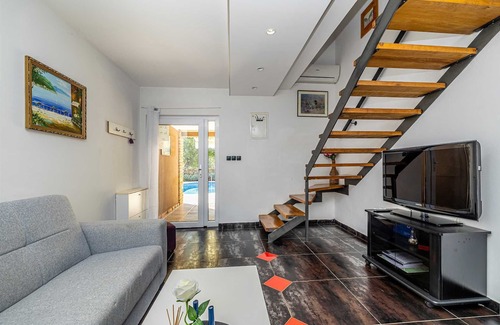 Linardici House | Holiday house NOVKOVIC with garden