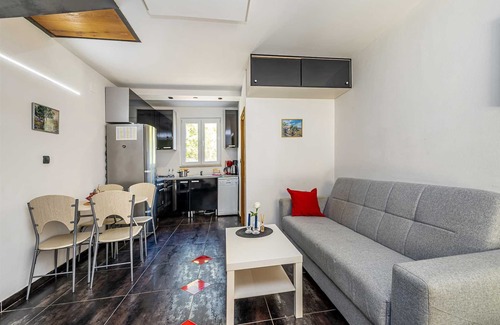 Linardici House | Holiday house NOVKOVIC with garden
