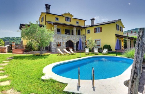 Pazin House | Holiday house Pazin for 1 - 12 persons with 4 bedrooms - Holiday home