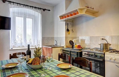 Gracisce House | Holiday house Pican for 1 - 8 persons with 3 bedrooms - Holiday house